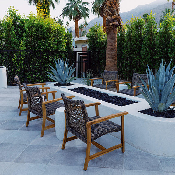 Exterior Sit-Out